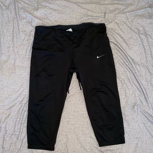 Black Cropped Nike leggings